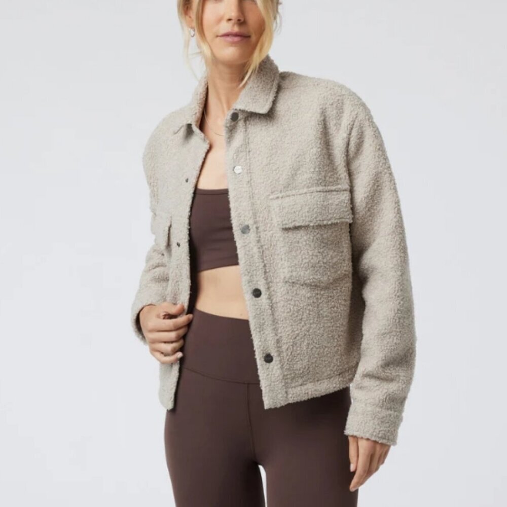 NEVER WORN NEW Vuori Sycamore Short Shirt Jacket – Dark Salt – Small – NWT